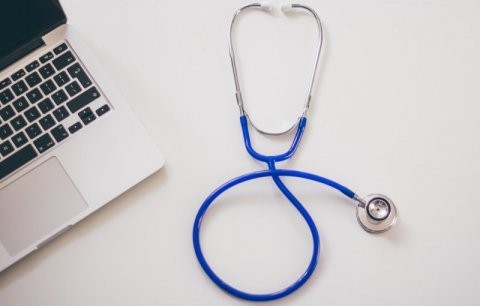 computer-desk-doctor-48604_1.jpg